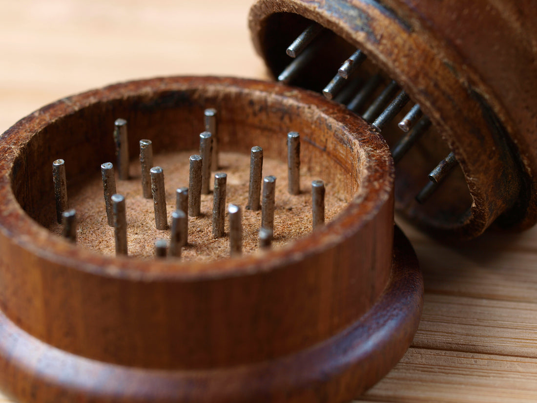 tobacco grinder vs weed grinder Types of Dry Herb Grinders: A Comprehensive Guide Herb grinder - Wikipedia